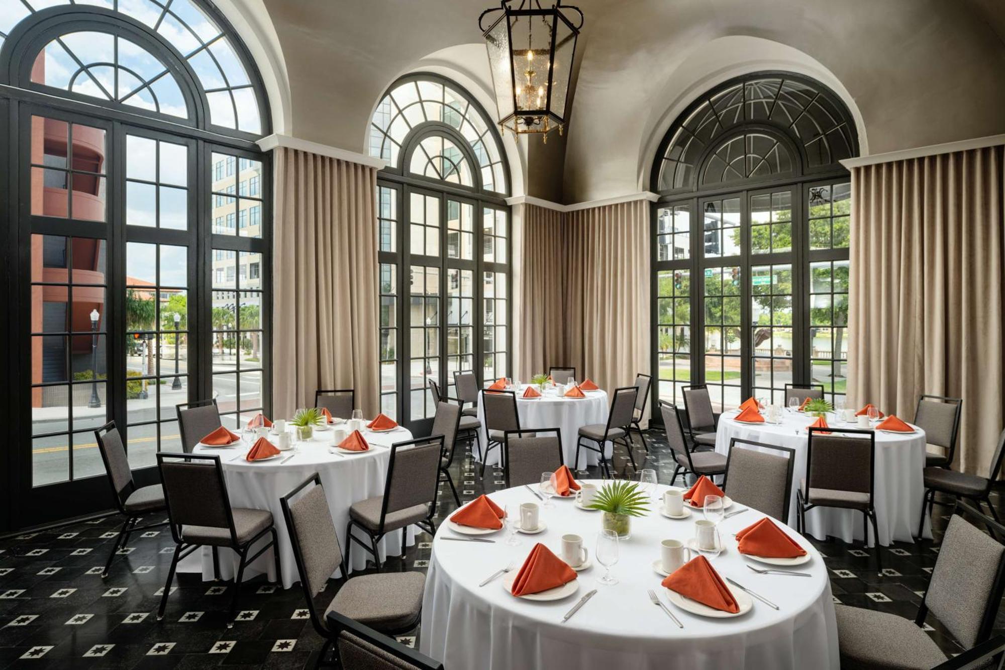 The Terrace Hotel Lakeland, Tapestry Collection By Hilton Bagian luar foto